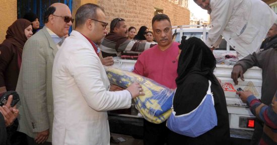 محافظة الأقصر توزع 2000 بطانية على الأسر غير القادرة بالقرى والنجوع