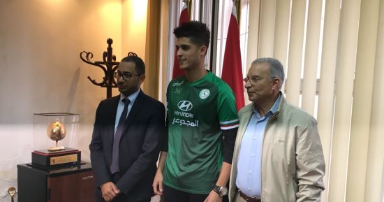 فيديو وصور.. أحمد الشيخ يوقع للاتفاق السعودى 6 أشهر 