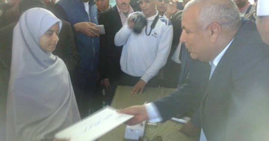 صور.. محافظ الوادى الجديد يدعم جمعية خيرية بالداخلة بـ 100 ألف جنيه