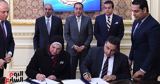 توقيع اتفاقية تعاون بين المجلس الأعلى للجامعات وجهاز تنمية المشروعات المتوسطة (صور)