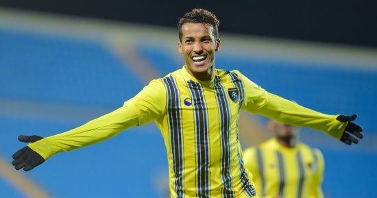 عماد متعب يطيح بمهاجم منتخب السعودية من التعاون