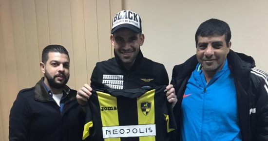 أحمد عيد عبد الملك يوقع عقود انتقاله لوادى دجلة