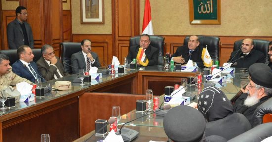 صور.. محافظ سوهاج يعقد اجتماعا لتأمين الاحتفالات بأعياد الميلاد المجيد