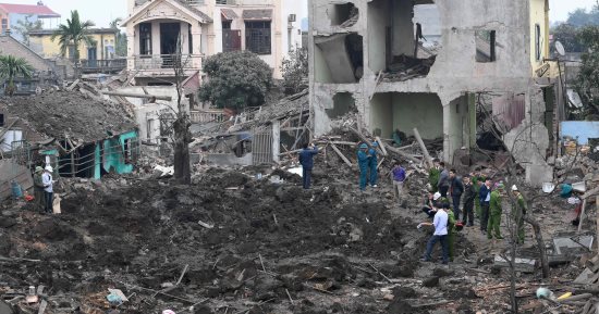 صور.. مصرع طفلين وإصابة 6 أشخاص إثر انفجار ضخم بمخزن خردة فى فيتنام