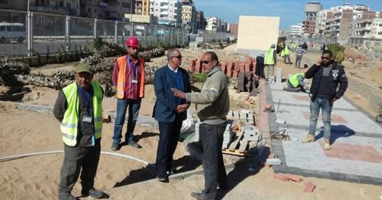 محافظ البحر الأحمر يتفقد أعمال تطوير الممشى السياحى الجديد بالغردقة