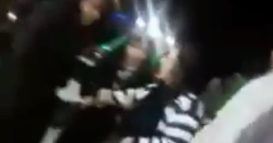فيديو.. رجل يعتدى على امرأة إيرانية بسبب الحجاب