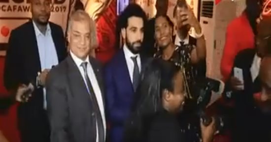 شاهد.. وصول محمد صلاح إلى مقر حفل "كاف" لأفضل لاعب أفريقي 2017  