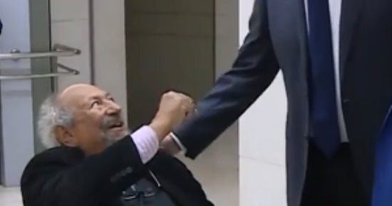 ننشر صورة لـ"سعد الدين إبراهيم" يصافح دبلوماسيا إسرائيليا فى حكومة شارون