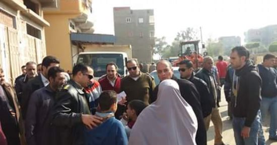إزالة 3 حالات تعد على الطريق العام فى مركز الزرقا بدمياط