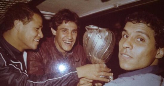 شاهد.. البدرى يرفع الكأس مع الأهلى فى حضور ناصف وضياء السيد 