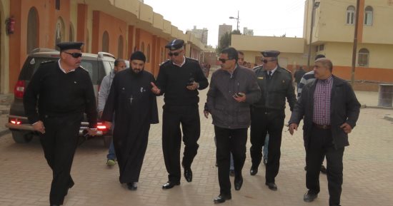 مدير أمن الإسماعيلية يتفقد الارتكازات الأمنية والخدمات المعينة على الكنائس