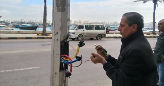 صور.. عزل وتغطية كابلات الكهرباء بميدان التحرير وأحمد عرابى بالإسكندرية