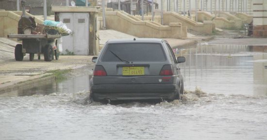 صور .. أمطار غزيرة تغرق شوارع بورسعيد بسبب نوة عيد الميلاد