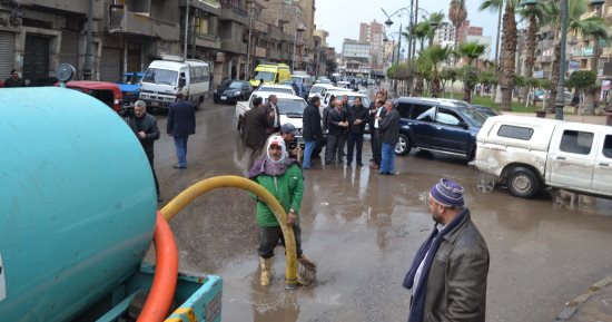 فيديو.. محافظ الغربية يتفقد حالة أنفاق وشوارع طنطا ويوجه بسرعة شفط مياه الأمطار