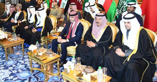 صور.. الأمير على بن الحسين يحضر نهائى خليجى 23 ويشارك بمراسم تتويج منتخب عمان
