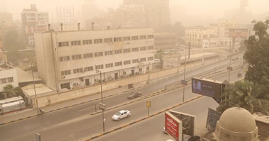 قطع الكهرباء عن 3 قرى بمركز الداخلة بسبب العواصف الترابية
