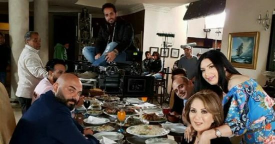 شاهد.. عبير صبرى وبوسى فى كواليس "بيت السلايف"