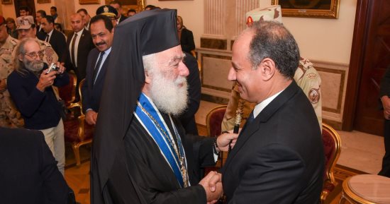 فيديو وصور .. محافظ الاسكندرية يهنئ أقباط الروم و الأرمن اﻷرثوذكس بعيد الميلاد 
