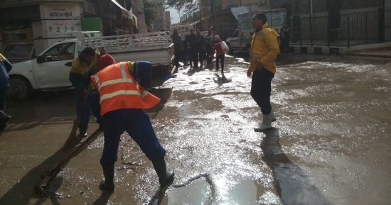 صور .. رفع مخلفات نوة عيد الميلاد والمحافظة: لا أمطار خلال اليومين المقبلين