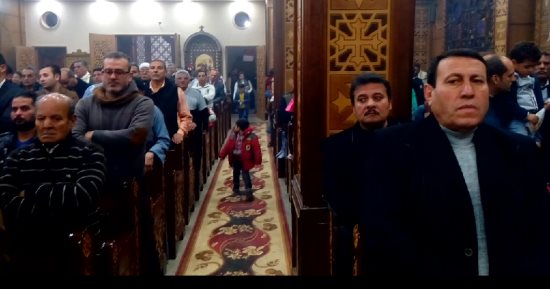 بدء صلاة قداس عيد الميلاد المجيد بكنائس المنيا 
