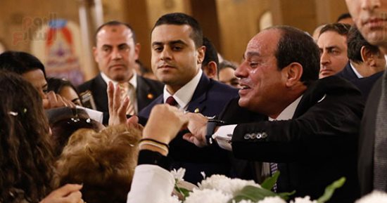 السيسي من قلب كاتدرائية العاصمة الإدارية: ربنا يقدرنا ونفرح كل الناس (فيديو وصور)