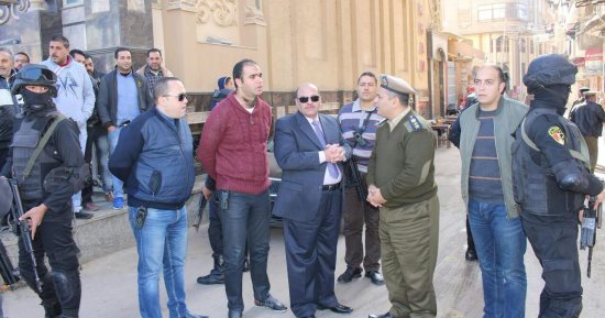 صور.. مدير أمن دمياط يتفقد تأمين الكنائس ويقود حملة أمنية لضبط الشارع