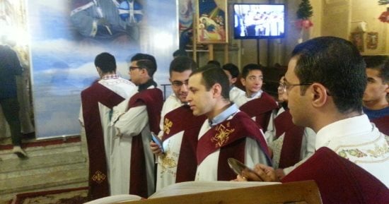 صور.. الأنبا بافلى يترأس صلاة قداس العيد بالإسكندرية بحضور المحافظ