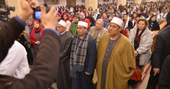 محافظ الغربية وقيادات الأمن يقدمان التهنئة للأنبا بولا بمناسبة عيد الميلاد