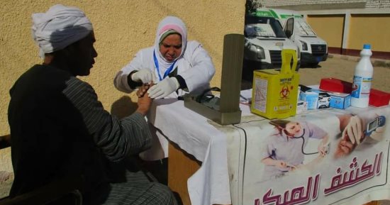 صور .. صحة بنى سويف : قافلة طبية استهدفت 1083 مواطن بقرية جبل النور