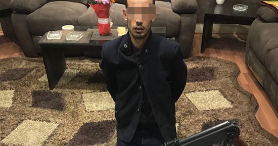 القبض على عاطل بحوزته بندقية آلى وأخرى خرطوش وذخيرة بالسلام