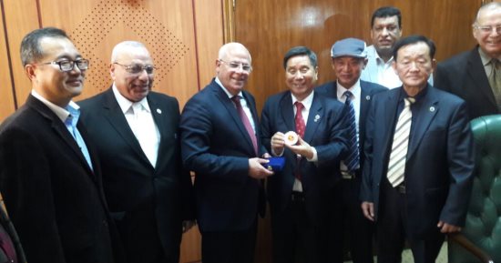 صور.. محافظ بورسعيد يبحث سبل الاستثمار مع وفد من كوريا الجنوبية