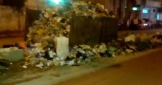 انتشار القمامة أمام مسجد الجهاد بشارع أحمد أبوسليمان فى الإسكندرية