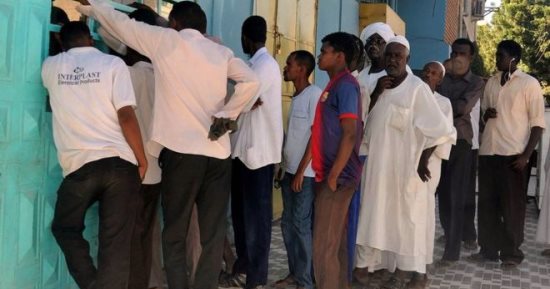 مقتل طالب وإصابة 3 سودانيين بمظاهرات الخبز.. والنظام يعلق الدراسة أسبوعا