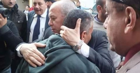 محافظ دمياط يقدم واجب العزاء لأسرة الشهيد المجند أحمد الألفى بفارسكور