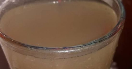 مياه الشرب باللون البنى فى قرية أبنود محافظة قنا والأهالى يستغيثون
