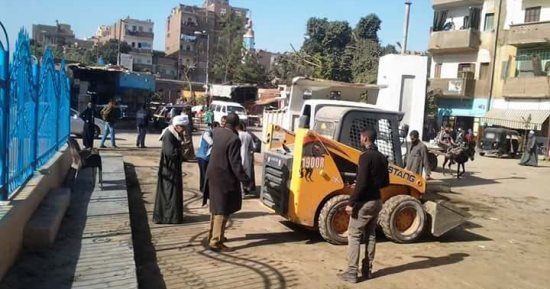 صور .. تجميل ميدان الشهداء بالمنشاه وإزالة إشغالات بمدينة سوهاج