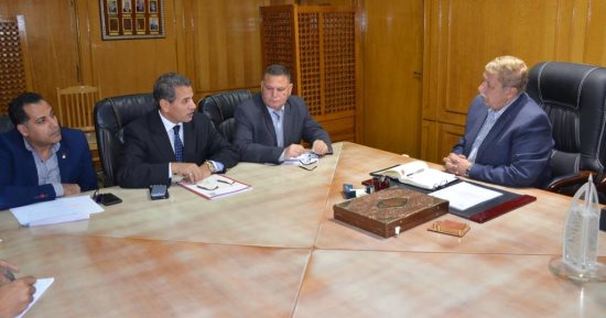 محافظ الإسماعيلية : نقدم كافة التسهيلات لتشجيع المستثمرين والصناعة الوطنية