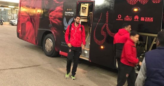 فيديو وصور.. وصول فريقى الأهلى والزمالك ستاد القاهرة استعداداً للقمة 115 