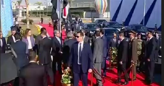 بدء فعاليات افتتاح الرئيس السيسى عدد من المشروعات بتلاوة آيات من القرآن