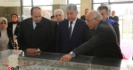 جمال شيحة: قانون حوافز البحث العلمى يعطى الجامعات حق إنشاء شركات مساهمة (الصور)