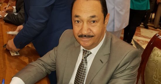 علاء ناجى وغطاطى والنويشى وأحمد فاروق يوقعون على نماذج تزكية السيسى
