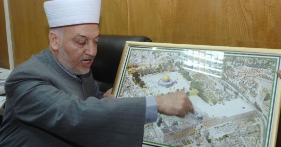 خطيب "الأقصى": الحديث عن عدم ذكر فلسطين والمسجد بالقرآن "باطل".. صور