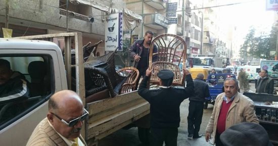 صور.. حى أول السلام يشن حملة مكبرة لرفع إشغالات المقاهى