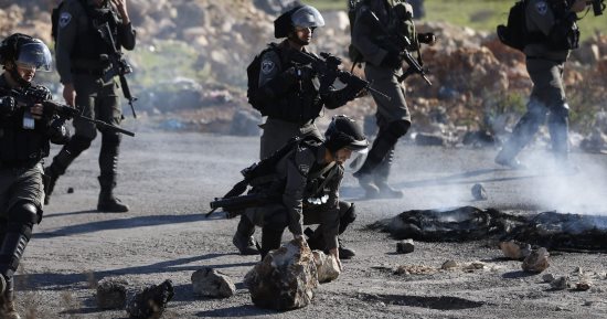 صور.. اشتباكات عنيفة بين الاحتلال الإسرائيلى وفلسطينيين بالضفة الغربية