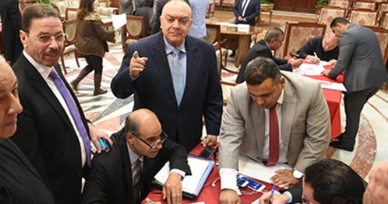 البرلمان يبايع زعيم مصر.. 367 نائبا يزكون السيسي للانتخابات فى 180 دقيقة (صور)