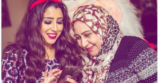 أيتن عامر تنشر صورة جديدة لها مع والدتها وتعلق: ماما حبيبتي
