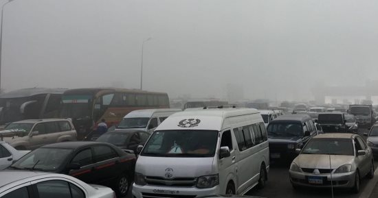 ظهور شبورة على معظم الطرق السريعة والمرور يناشد بتوخى الحذر أثناء القيادة
