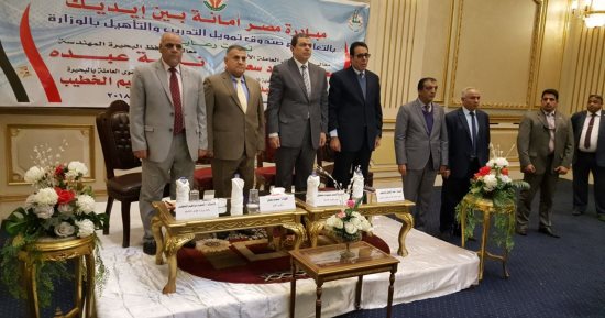 وزير القوى العاملة يفتتح أعمال مبادرة "مصر أمانة بين إيديك" بالبحيرة.. صور