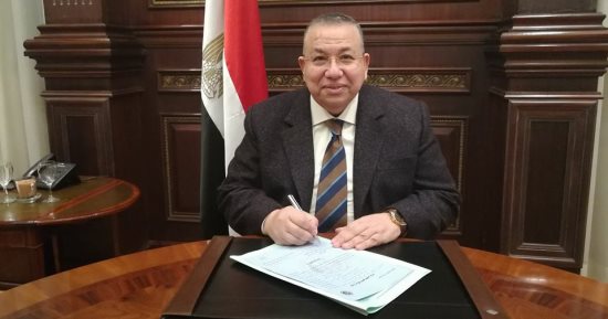 (صور).. وكيل البرلمان: توقيعات النواب لتزكية "السيسى" تخطت العدد المطلوب فى الساعات الأولى