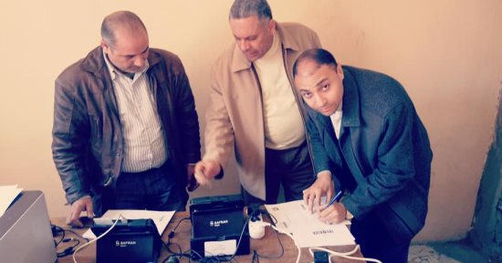 صور.. مواطنون يبدأون توقيع التوكيلات الشعبية لترشيح السيسى لفترة ثانية 